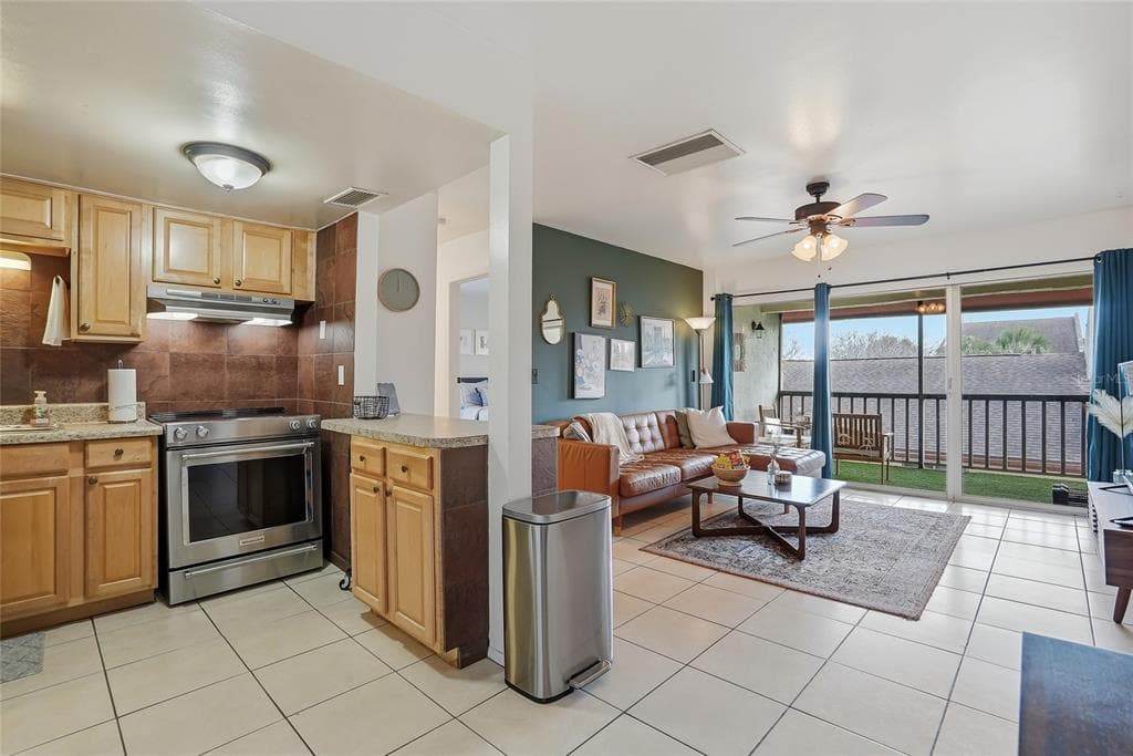 8602 CHAMPLAIN COURT Unit 90, TAMPA, FL 33614 photo 3