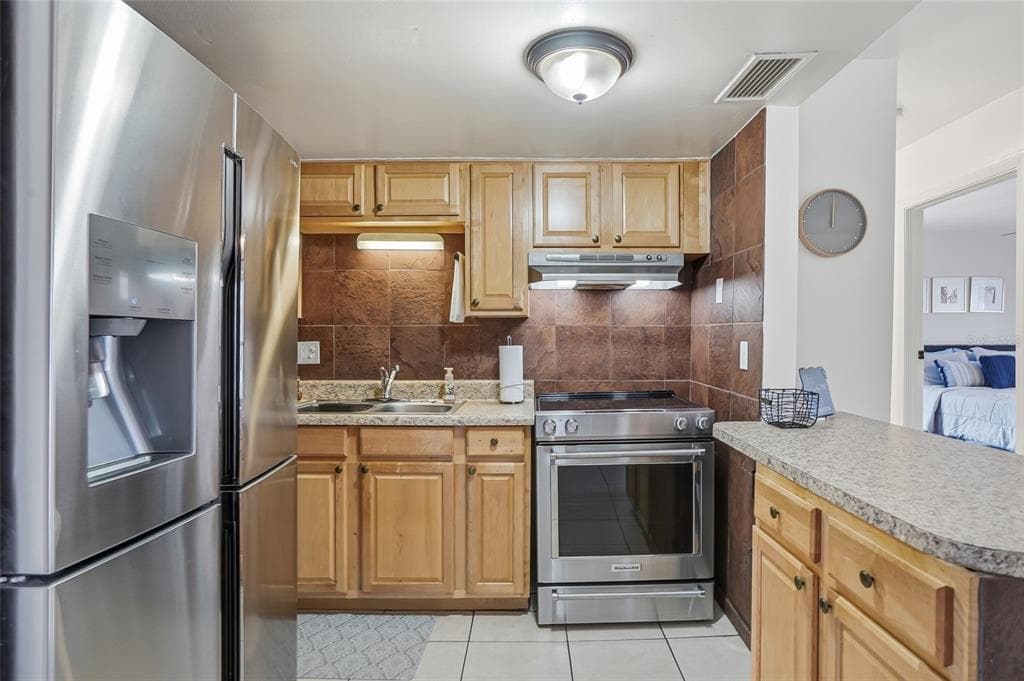 8602 CHAMPLAIN COURT Unit 90, TAMPA, FL 33614 photo 4