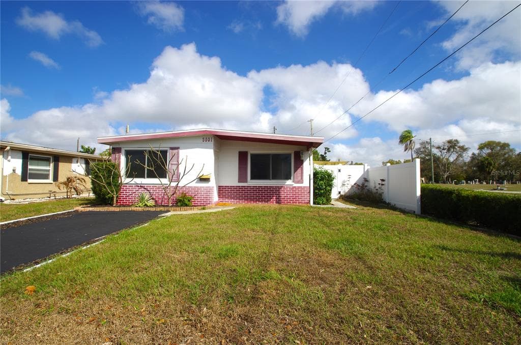 5801 EMERSON Avenue S, Street PETERSBURG, FL 33707