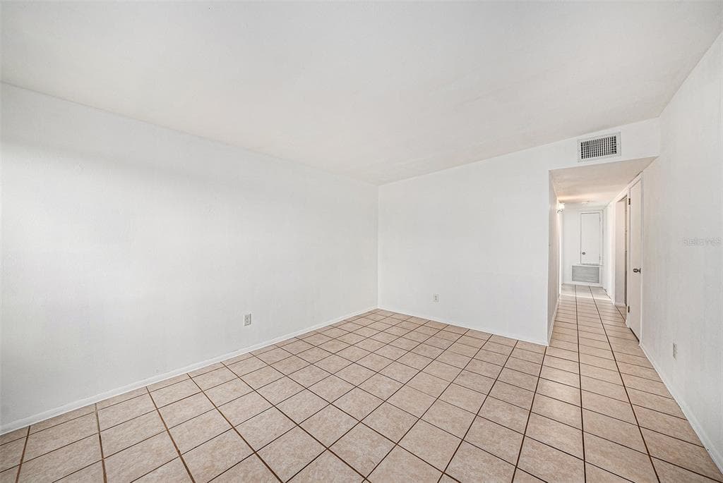 5801 EMERSON Avenue S, Street PETERSBURG, FL 33707 photo 4