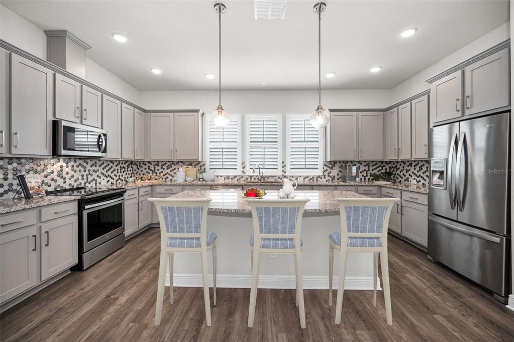 9589 CAVENDISH Drive, TAMPA, FL 33626 photo 2