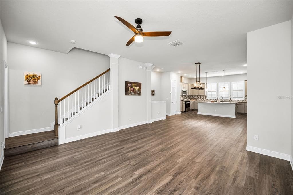 9589 CAVENDISH Drive, TAMPA, FL 33626 photo 4