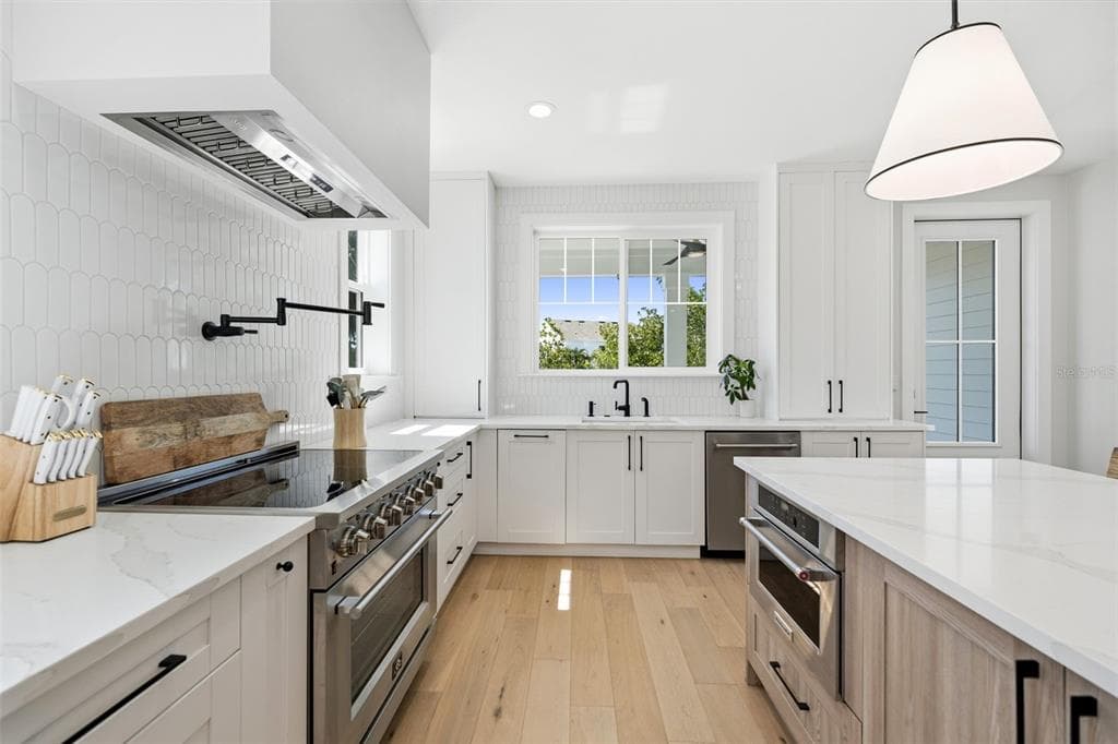 1811 BAYOU GRANDE BOULEVARD, ST PETERSBURG, FL, 33703 photo 4