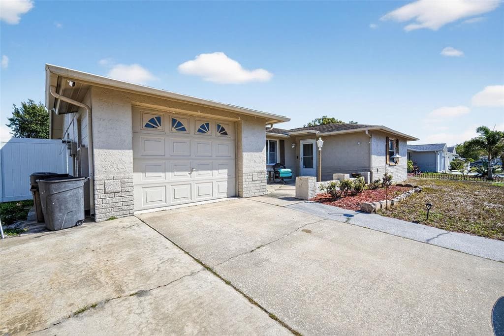 11220 GLOVER Road, PORT RICHEY, FL 34668 photo 2