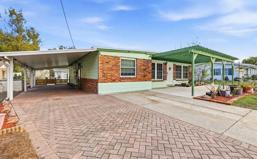 713 116TH AVENUE, TAMPA, FL, 33612 photo 2