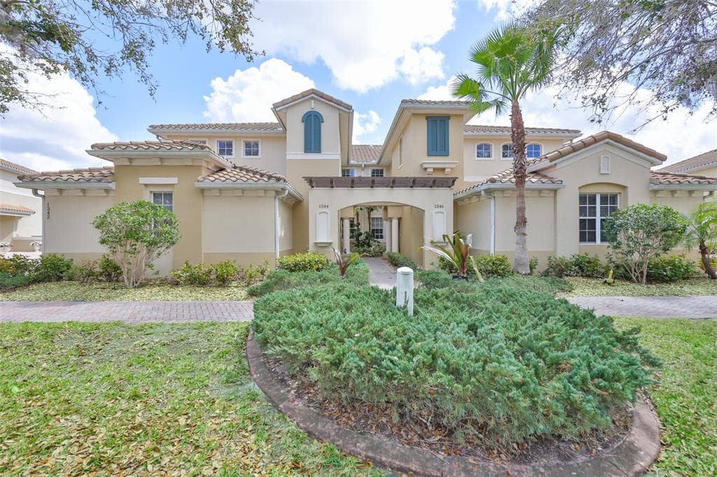 1344 EMERALD DUNES Drive, SUN CITY CENTER, FL 33573 photo 3