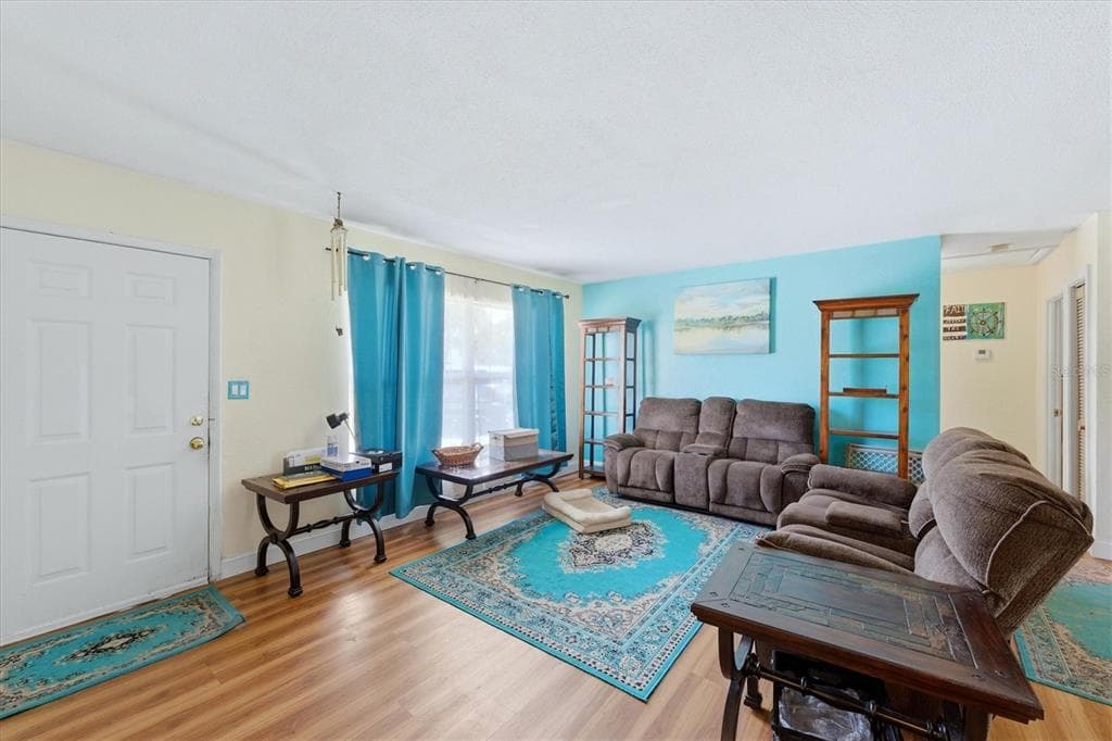 6871 4TH ST, ST PETERSBURG, FL, 33705 photo 4