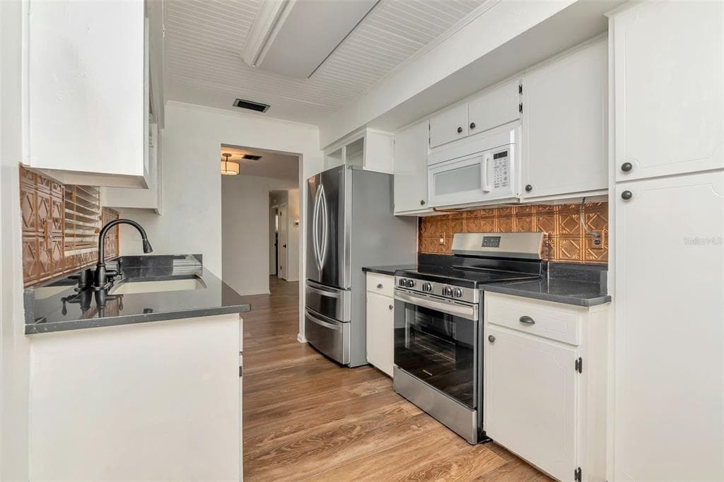 101 MAYWOOD Avenue, CLEARWATER, FL 33765 photo 5