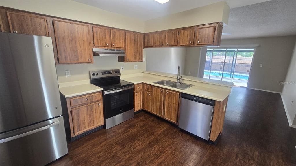 1407 FOXBORO Drive, BRANDON, FL 33511 photo 3