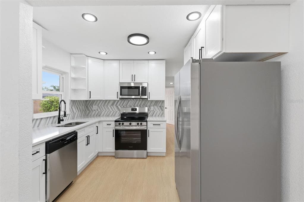 5347 30TH Avenue, Street PETERSBURG, FL 33710 photo 4