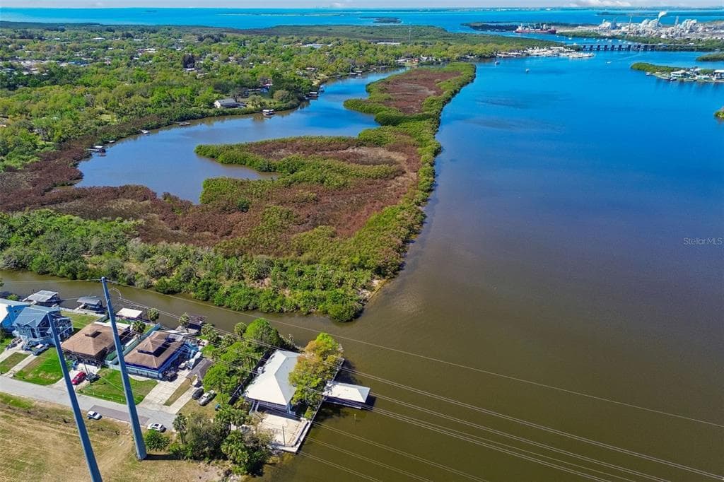 9901 BAY Drive, GIBSONTON, FL 33534