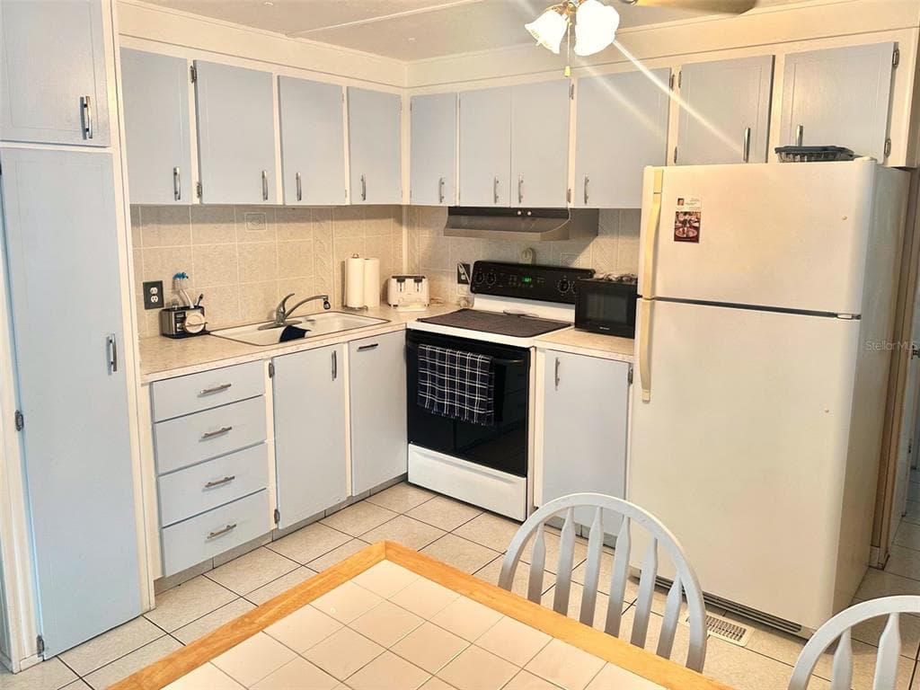 2000 BAY DRIVE Unit 49, LARGO, FL 33771 photo 4