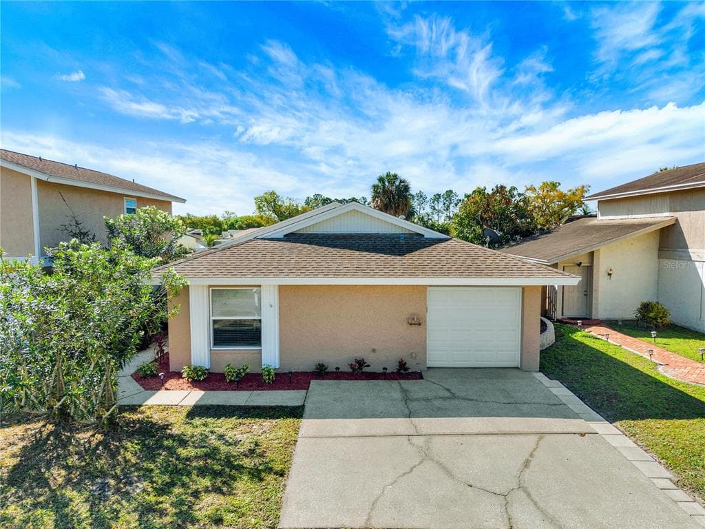 10320 FERNBROOK Lane, TAMPA, FL 33624