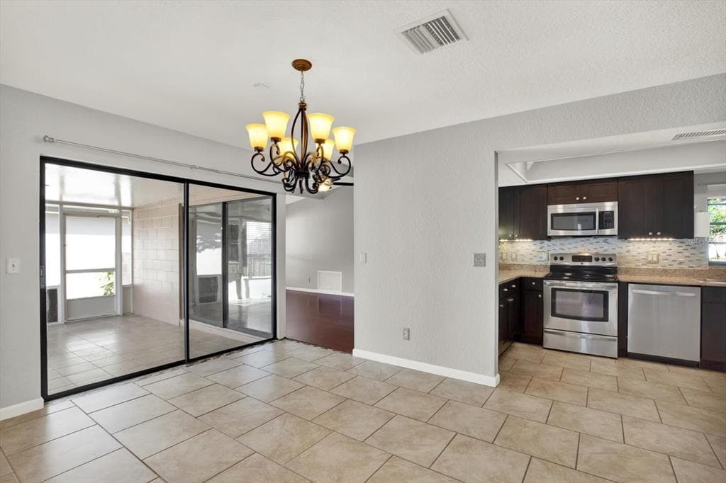 10320 FERNBROOK Lane, TAMPA, FL 33624 photo 5