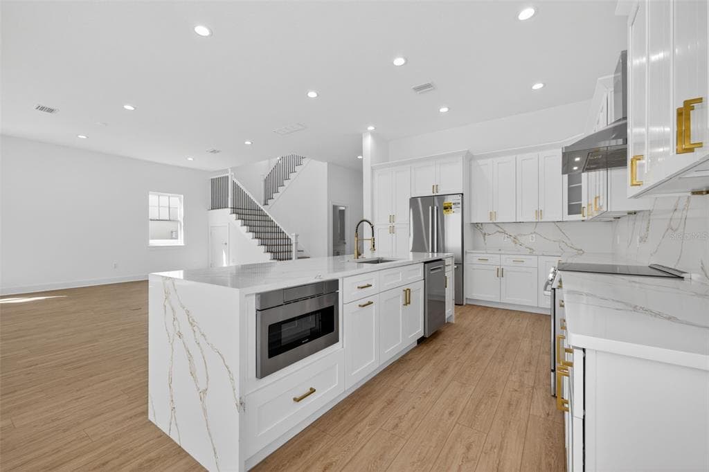 842 30TH AVENUE, ST PETERSBURG, FL, 33704 photo 5