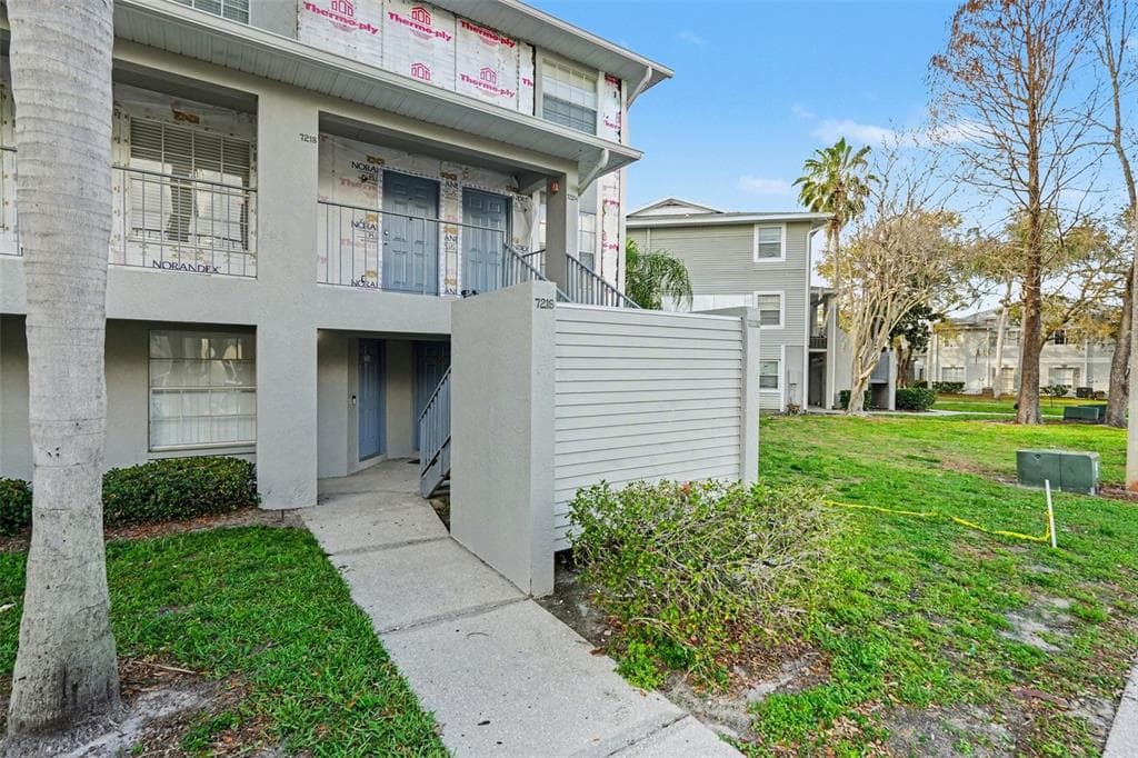 7218 BANK Drive Unit 205, TAMPA, FL 33617 photo 2