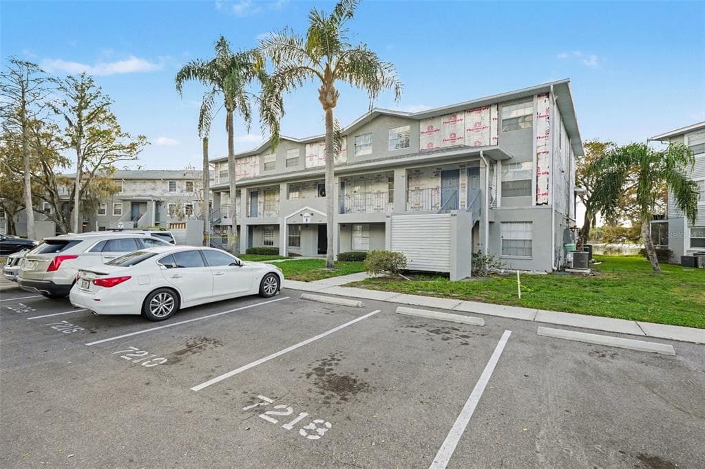 7218 BANK Drive Unit 205, TAMPA, FL 33617