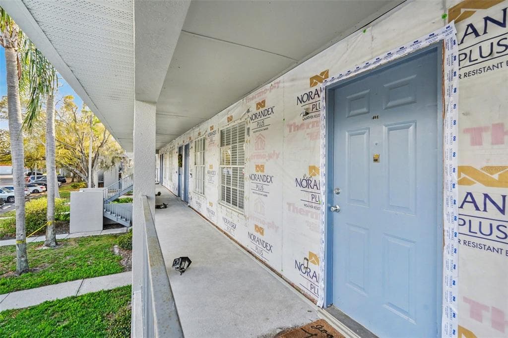 7218 BANK Drive Unit 205, TAMPA, FL 33617 photo 4