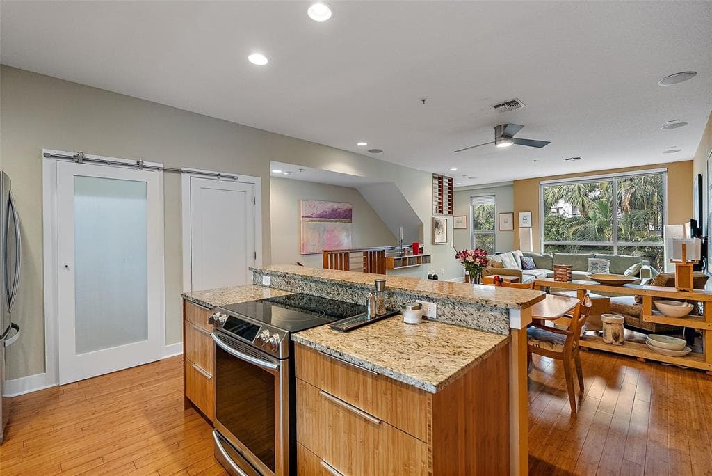 325 5TH Avenue Unit 10, Street PETERSBURG, FL 33701 photo 4