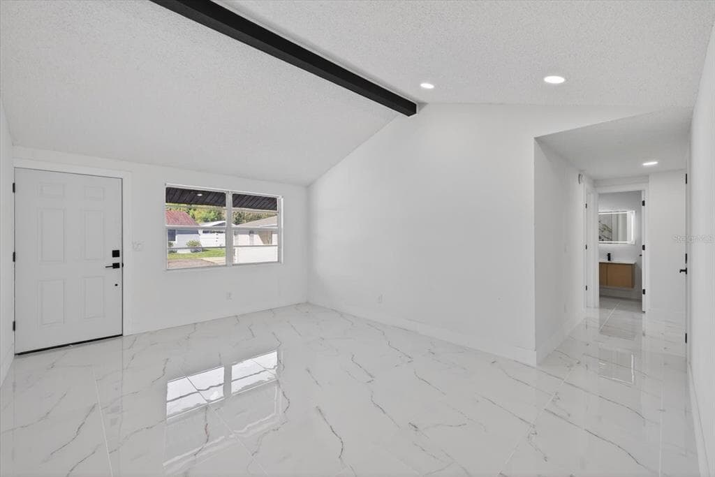 8915 SABODA Court, TAMPA, FL 33634 photo 2