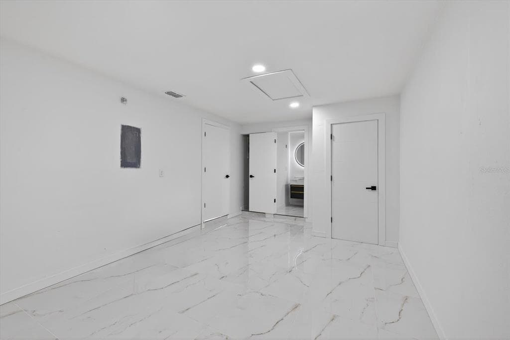 8915 SABODA Court, TAMPA, FL 33634 photo 4