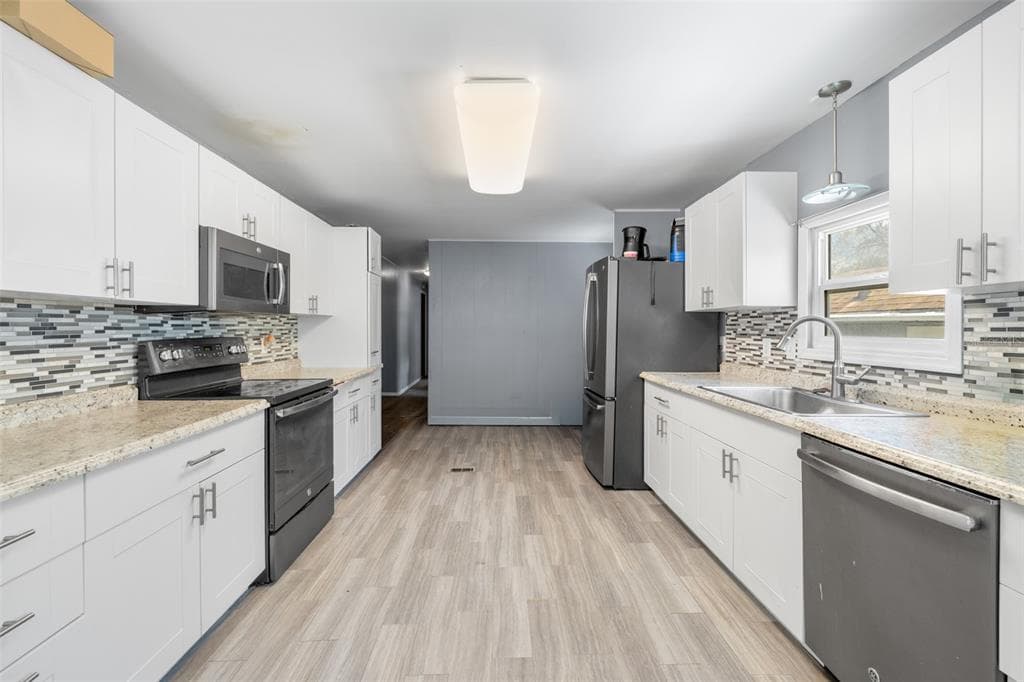 3822 ALICE Drive, WESLEY CHAPEL, FL 33543 photo 2