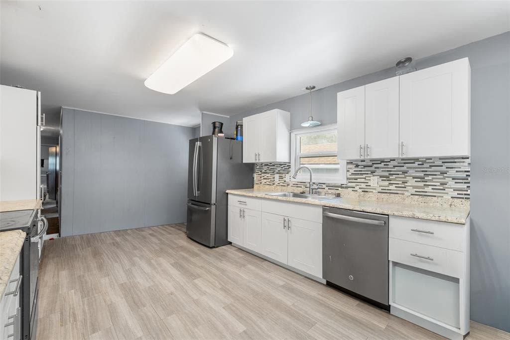 3822 ALICE Drive, WESLEY CHAPEL, FL 33543 photo 3