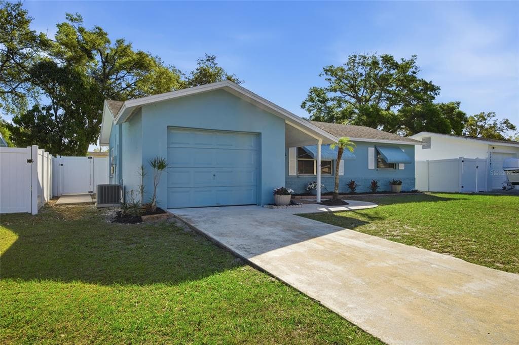 2217 LAUREN Drive, LARGO, FL 33774 photo 3