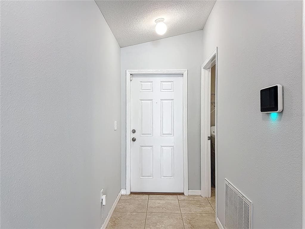 349 CASCADE BEND Drive, RUSKIN, FL 33570 photo 4