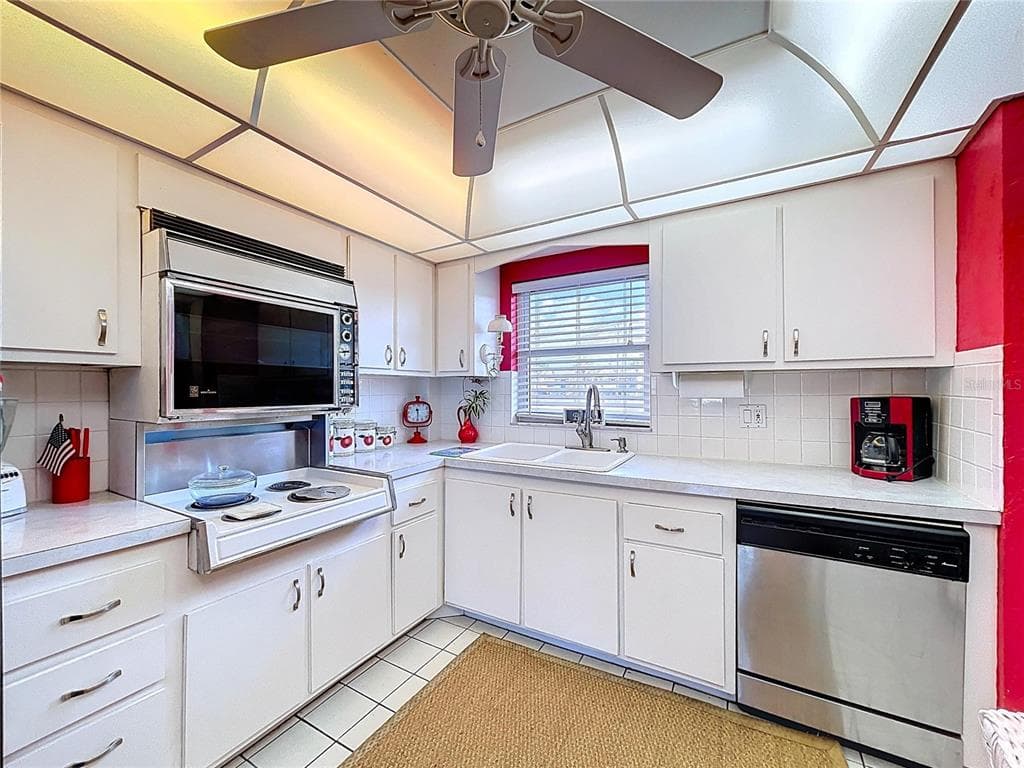 4650 COVE CIRCLE, Unit# 209, ST PETERSBURG, FL, 33708 photo 4