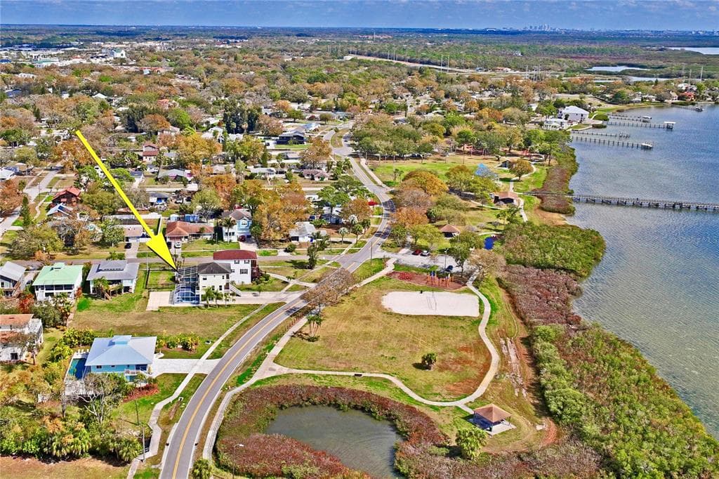 402 SHORE Drive, OLDSMAR, FL 34677 photo 3