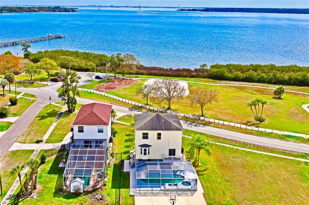 402 SHORE Drive, OLDSMAR, FL 34677