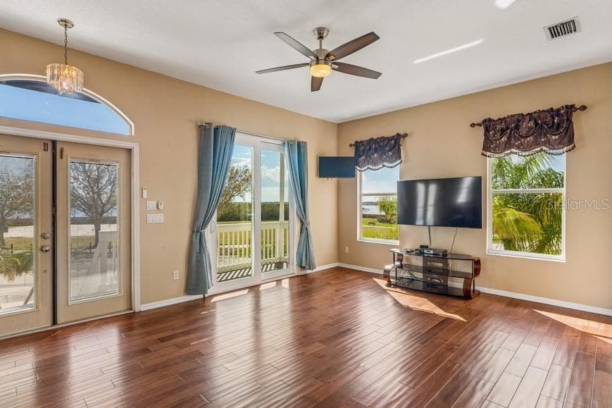 402 SHORE Drive, OLDSMAR, FL 34677 photo 5