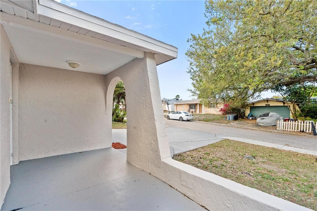 9020 HUNT CLUB Lane, PORT RICHEY, FL 34668 photo 3