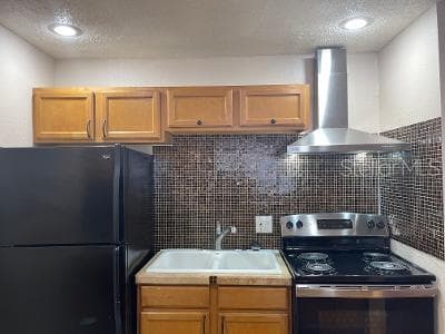 9105 HILLSBOROUGH Avenue Unit I104, TAMPA, FL 33615 photo 2