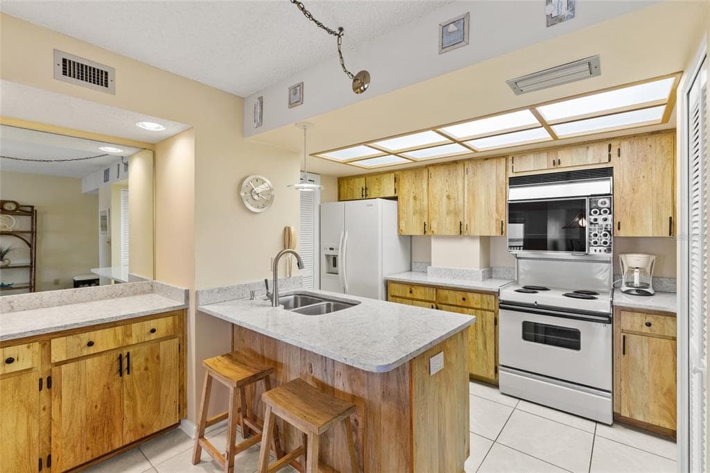 1651 SAND KEY ESTATES Court Unit 53, CLEARWATER, FL 33767 photo 2