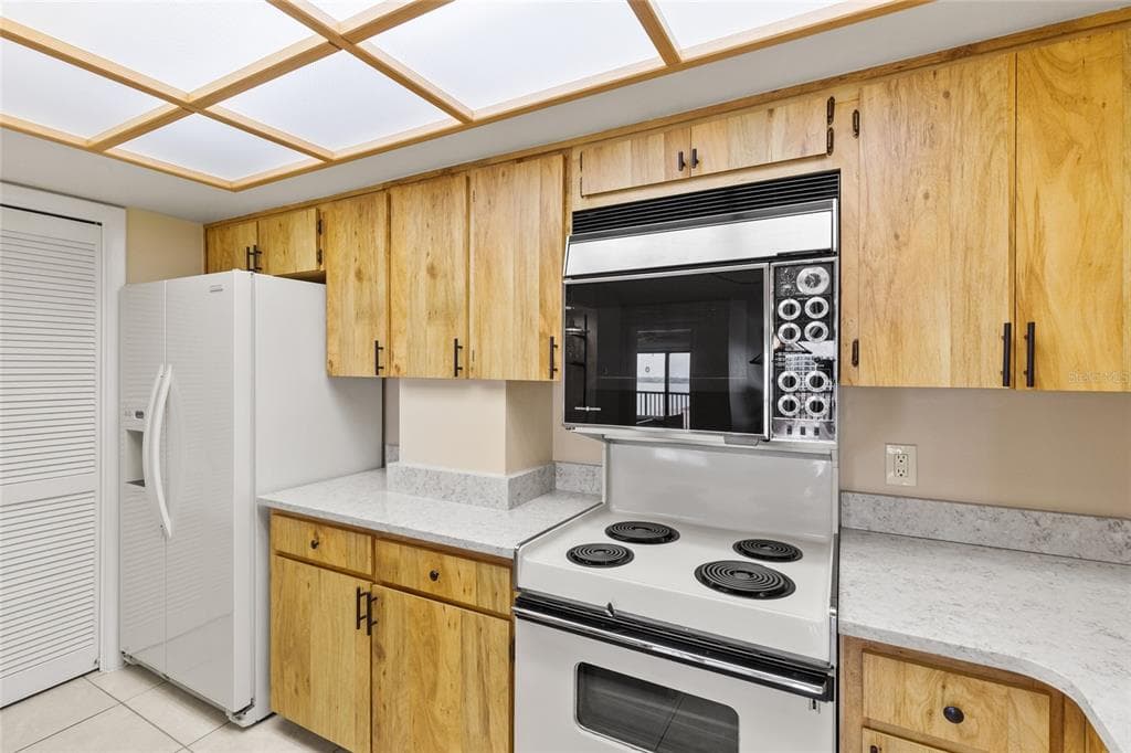 1651 SAND KEY ESTATES Court Unit 53, CLEARWATER, FL 33767 photo 3