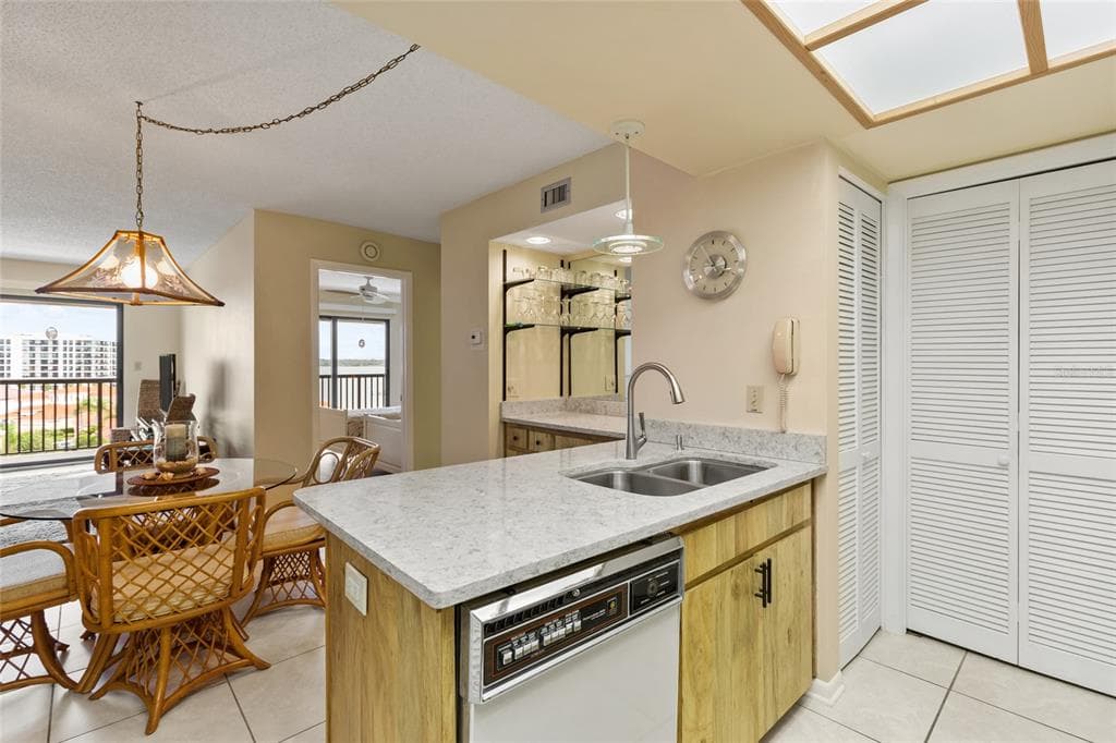 1651 SAND KEY ESTATES Court Unit 53, CLEARWATER, FL 33767 photo 4