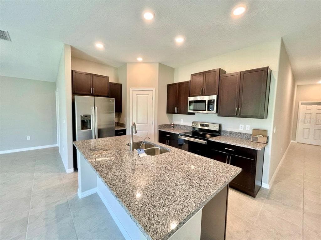 869 ANCHOR BEND Drive, RUSKIN, FL 33570 photo 4