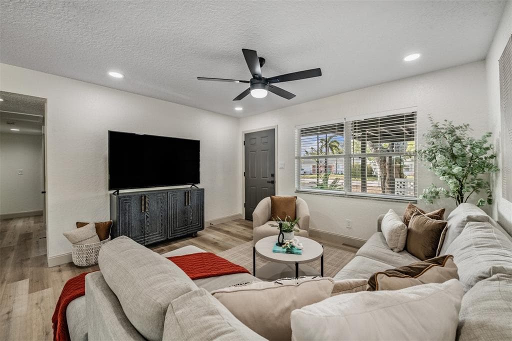 7619 33RD AVENUE, ST PETERSBURG, FL, 33710 photo 3