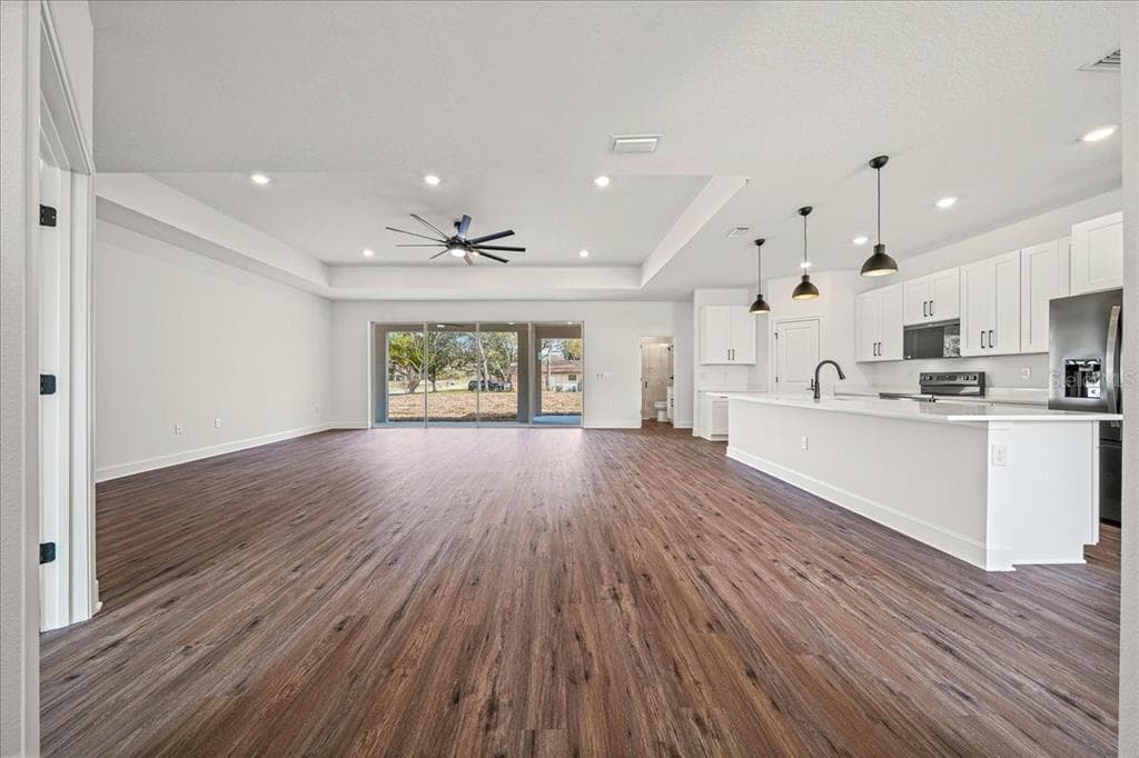 1314 FAYETTEVILLE Drive, SPRING HILL, FL 34609 photo 5