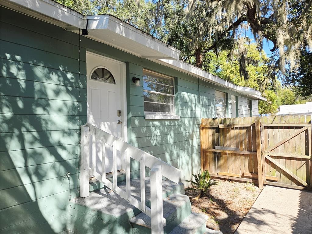 8204 13TH Street, TAMPA, FL 33604 photo 2