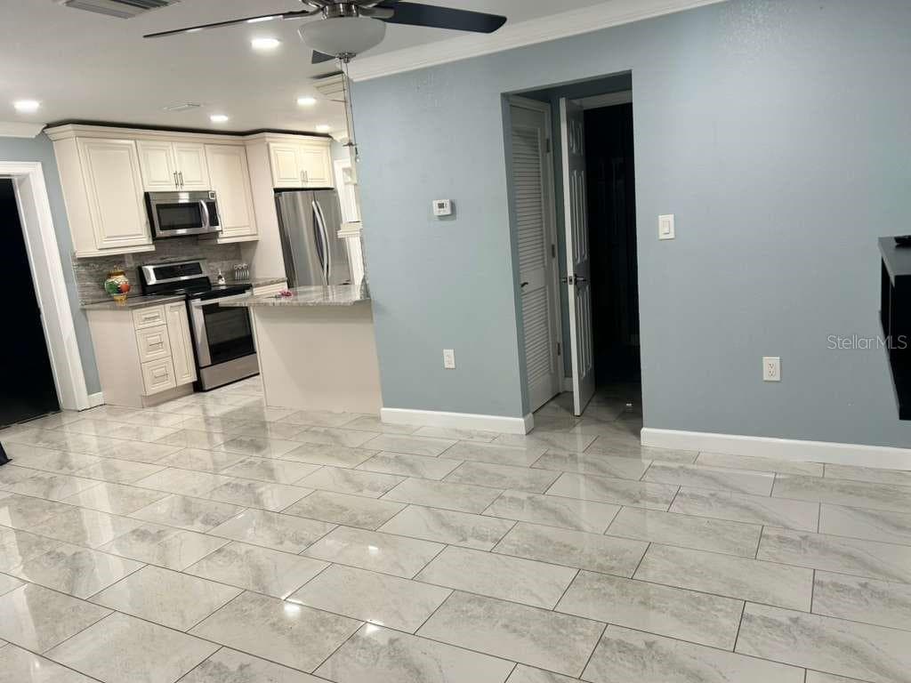 5504 ALDANA Drive, TAMPA, FL 33614 photo 2