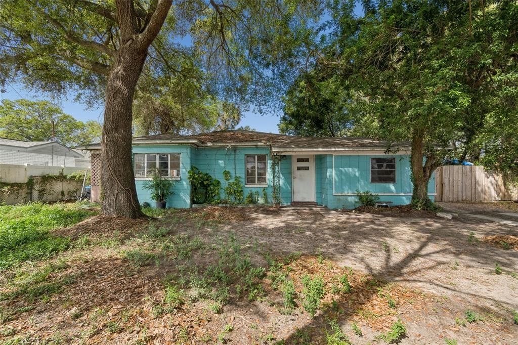 8730 CALDER PLACE, TAMPA, FL, 33604