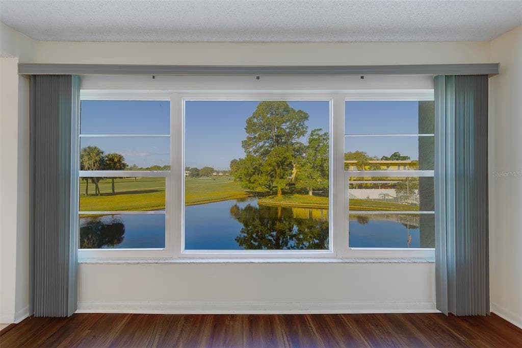 225 COUNTRY CLUB Drive Unit F1210, LARGO, FL 33771