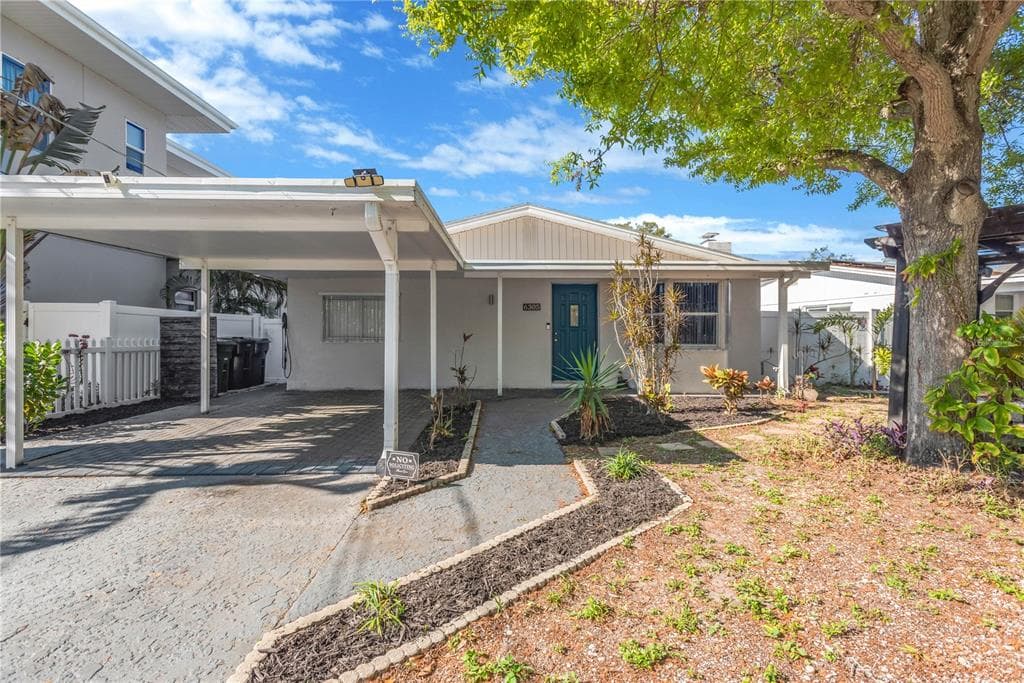 6305 SELBOURNE AVENUE, TAMPA, FL, 33611