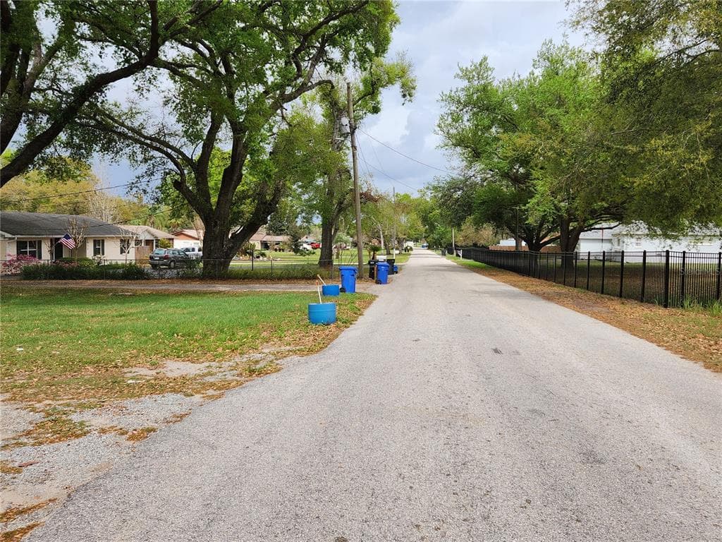 1926 MEADOWRIDGE Drive, VALRICO, FL 33596 photo 2