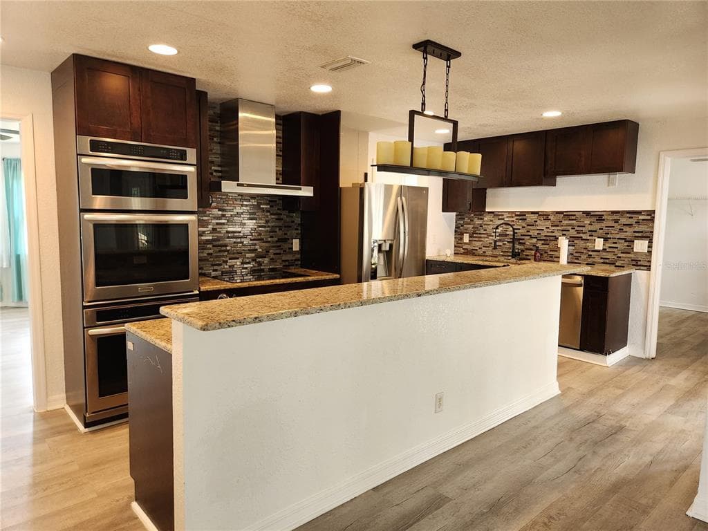 1926 MEADOWRIDGE Drive, VALRICO, FL 33596 photo 5