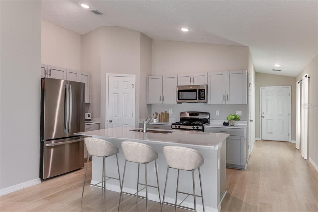 15233 MAUDE LANDING Loop, WIMAUMA, FL 33598 photo 2