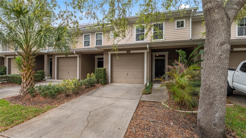 7910 BALLY MONEY Road, TAMPA, FL 33610 photo 2